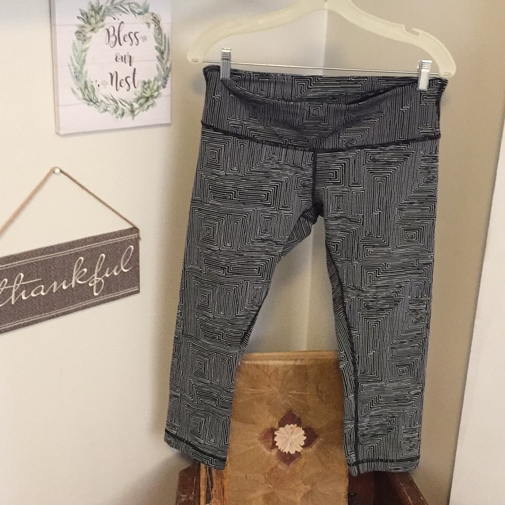 Lululemon geometric Capri